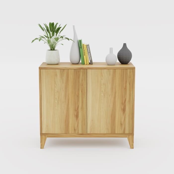 Dębowa komoda na drewnianych nogach.